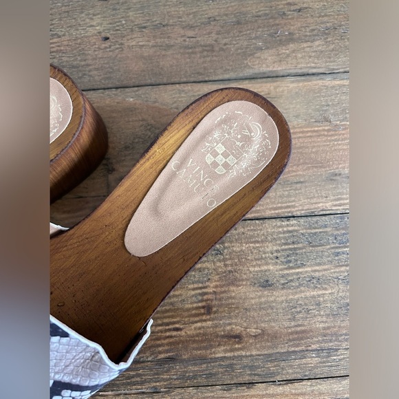 VINCE CAMUTO Wood platform neutral snakeskin slide sandals with gold-tone studs - Picture 12 of 12